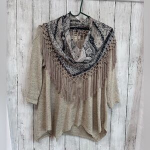 Women’s top with detachable scarf